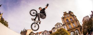 Beim trendsporterlebnis 2017 können Besucherinnen und Besucher auf dem Kohlmarkt die waghalsigen Stunts der BMX-Profis aus dem Mellowpark Berlin bestaunen.